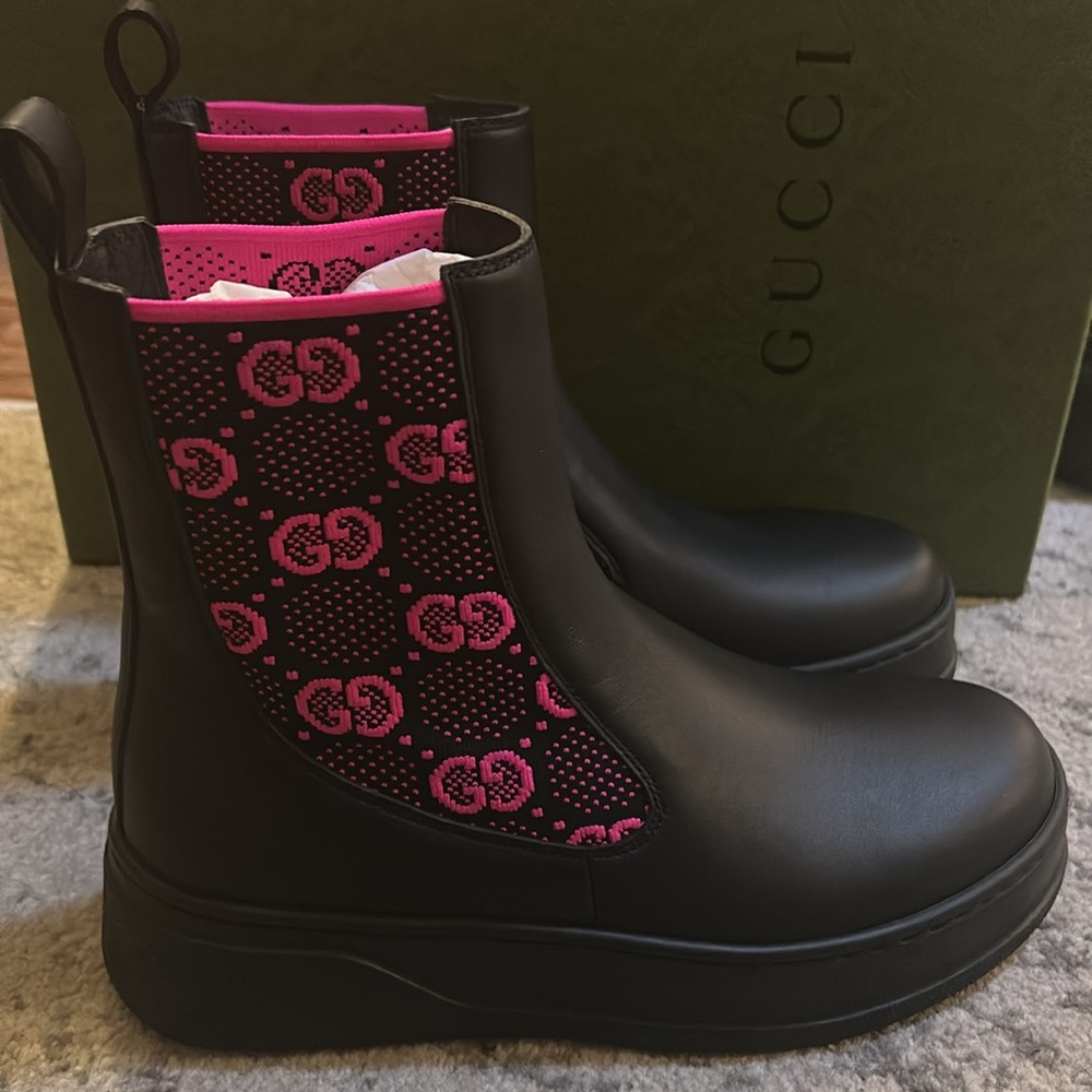 Gucci Women's GG Supreme Chelsea Boot - Picture 5 of 15